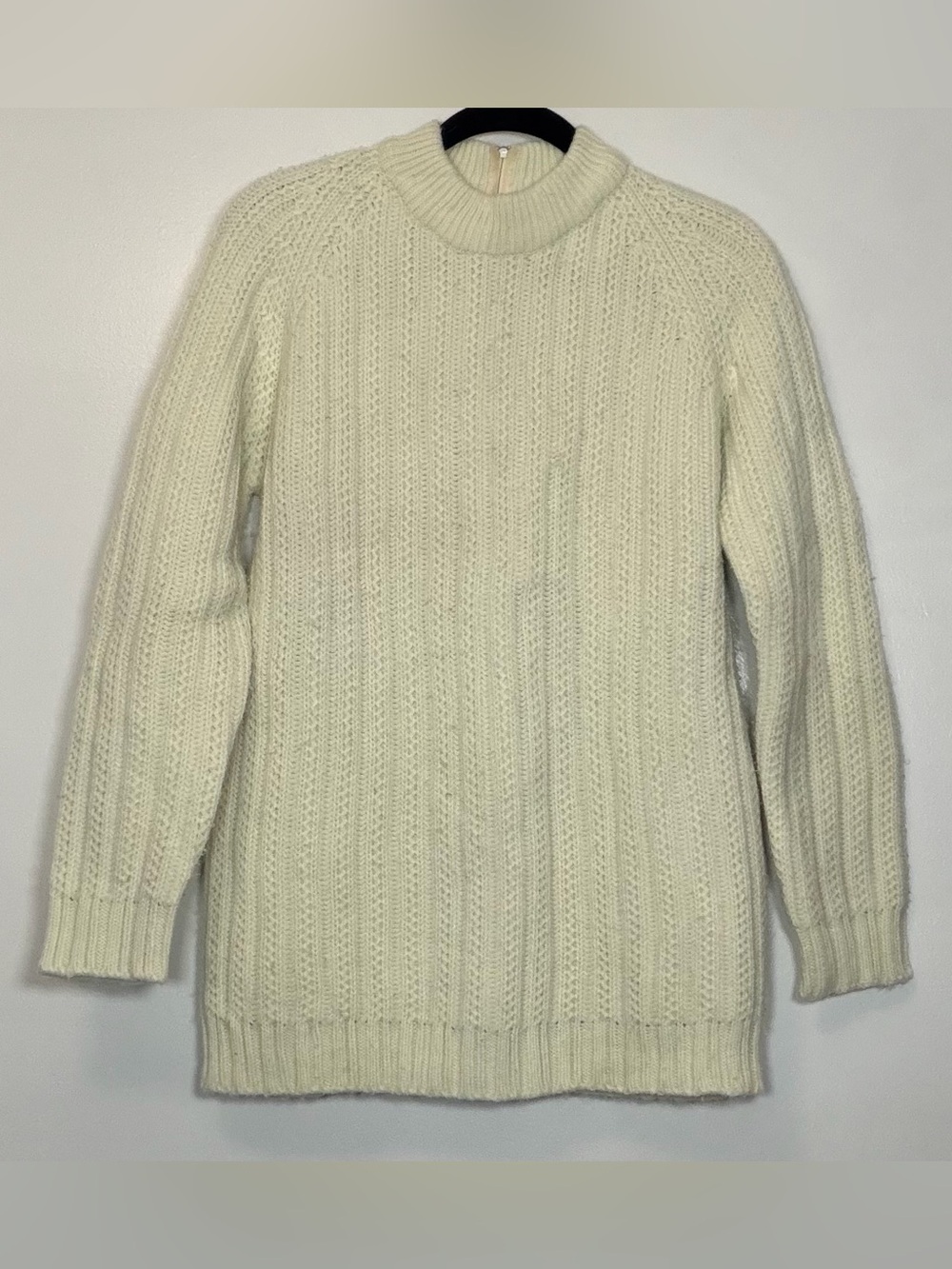 1970s Vintage Cozy Cream Cable Knit Mock-Neck Sweater